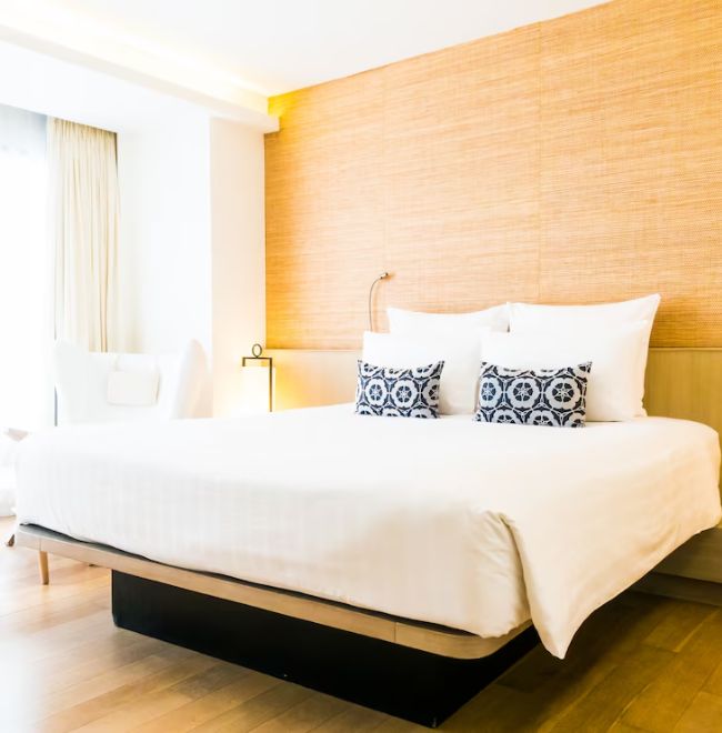 White sheets in hotels